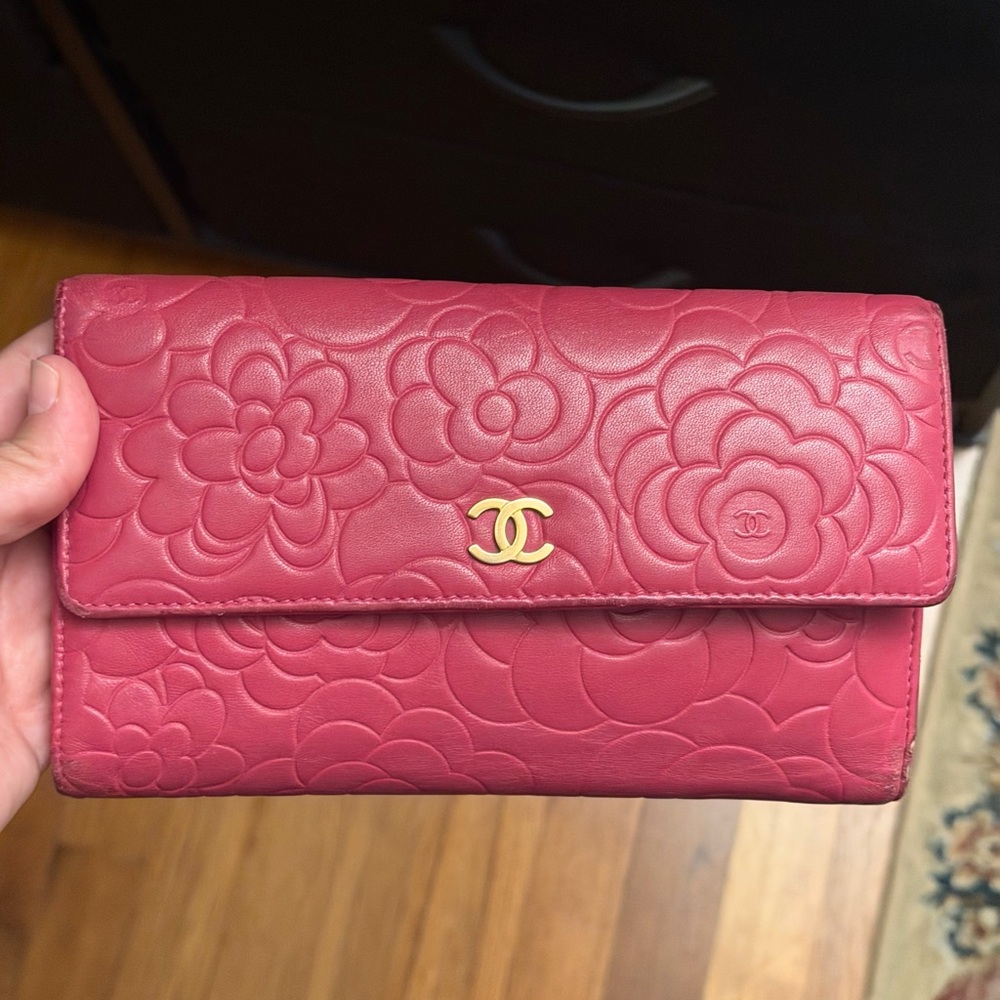 CHANEL Pink Wallet -  Crossbody Bag with Floral Embossed Leather